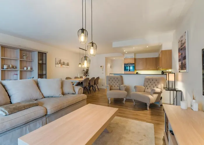 Lichtrijk Appartement In Hartje Knokke Vlak Bij Shoppingstraat & Strand