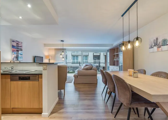 Lichtrijk Appartement In Hartje Knokke Vlak Bij Shoppingstraat & Strand